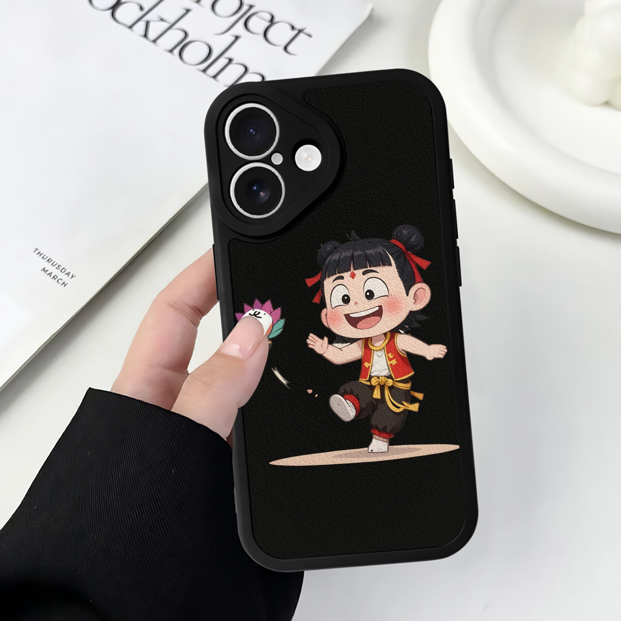 （画像用） Ne Zha 2 ナタ 魔童の大暴れ 【iPhone 16シリーズ対応】シリコンスマホケース（レザー調） 材質：シリコン